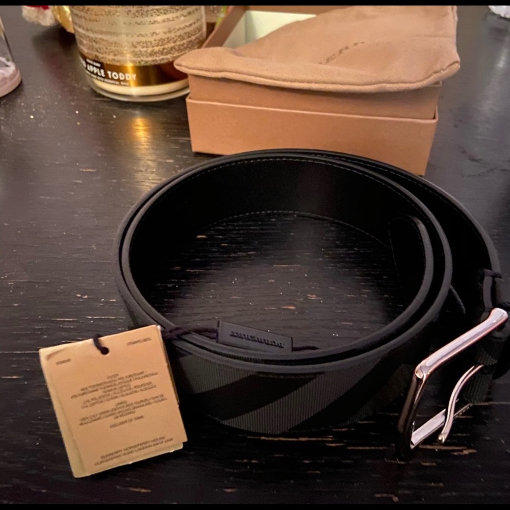 • Men’s Burberry Belt • Size 85 • Never Worn •